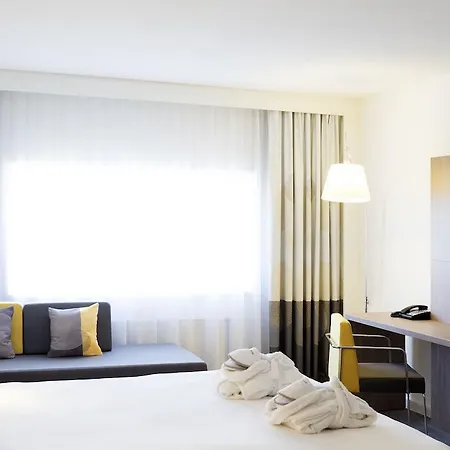 Novotel World Forum Отель 4*